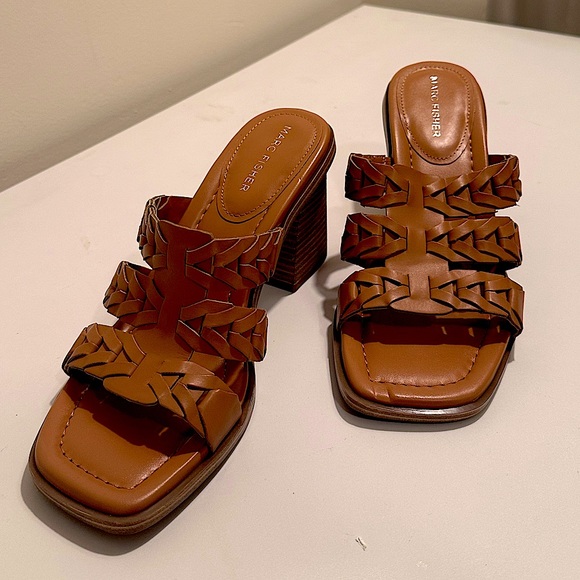 NEW Marc Fisher Matina Sandal in Tan (Size 8.5) - Picture 3 of 4